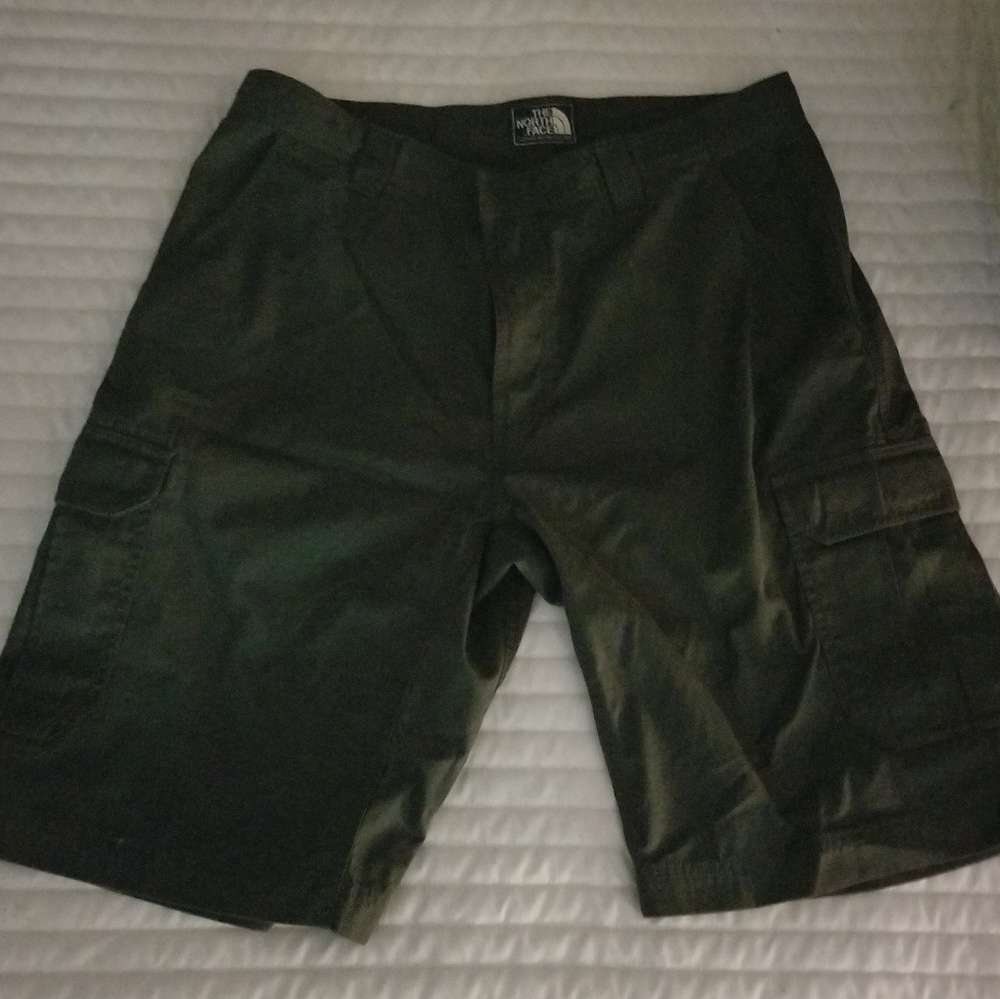 The Norh Face cargo shorts*brand new w/ tags.